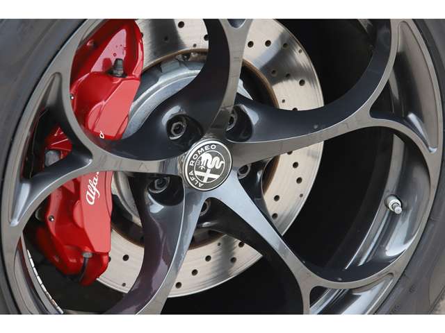 Alfa Romeo Stelvio 10