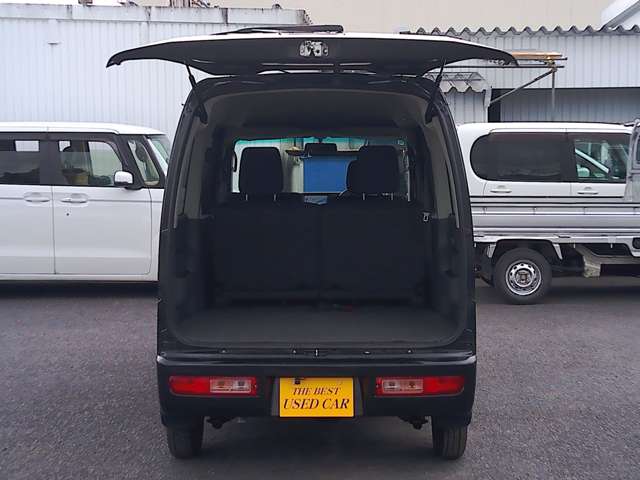 Daihatsu Hijet Cargo 12