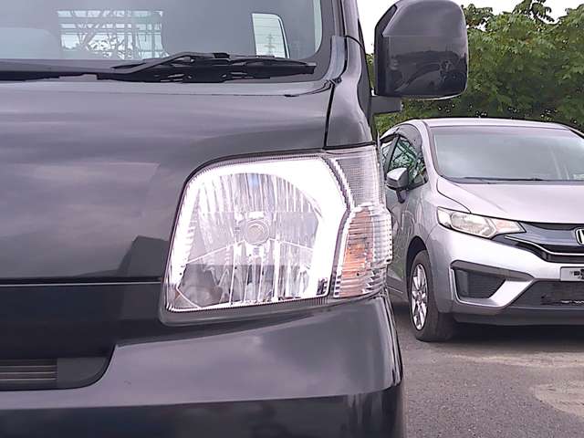 Daihatsu Hijet Cargo 6