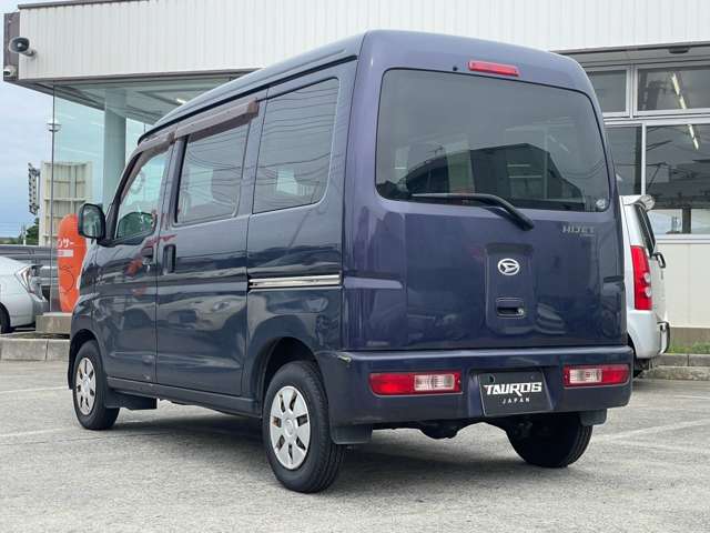 Daihatsu Hijet Cargo 12