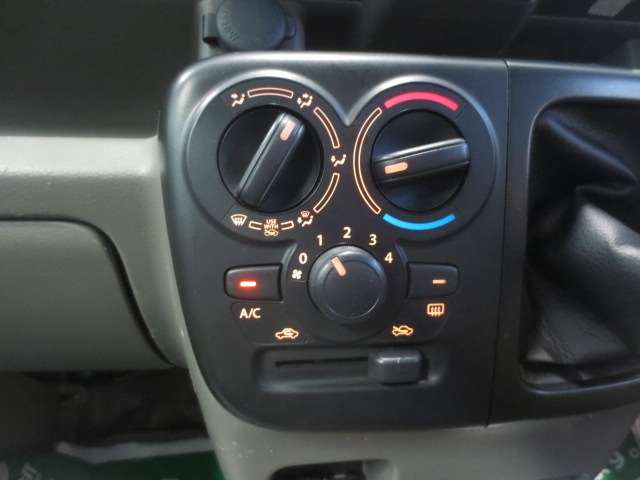 Nissan NV100 Clipper 11