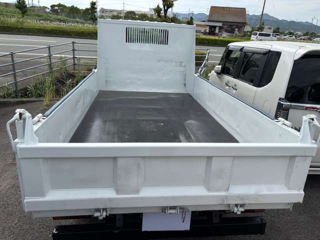 Isuzu Elf Dump 11