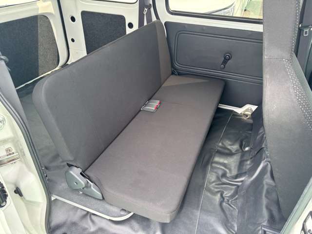 Daihatsu Hijet Cargo 11