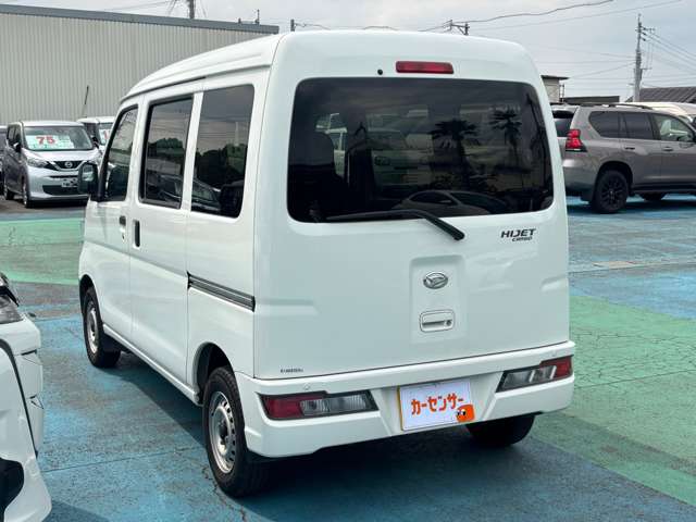 Daihatsu Hijet Cargo 6
