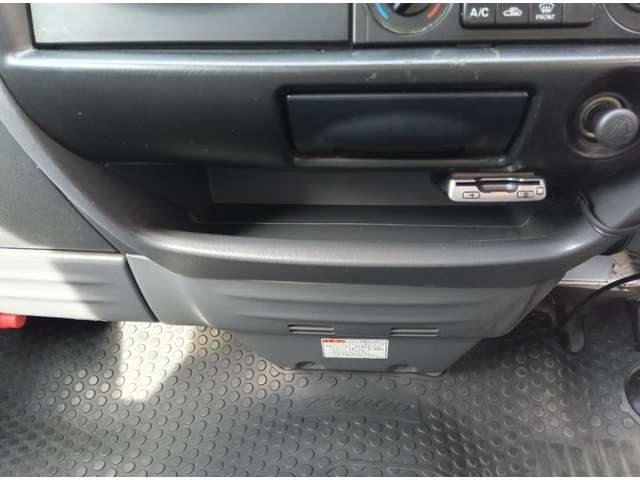 Mazda Bongo Truck 3
