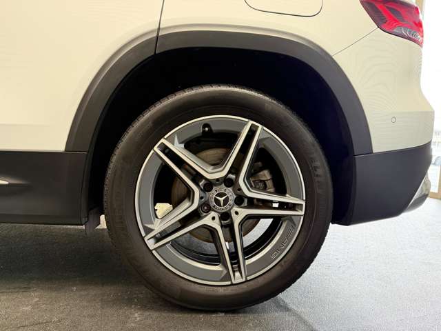 Mercedes-Benz GLB 11