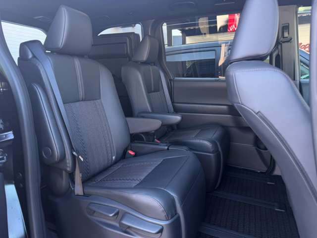Toyota Noah 11