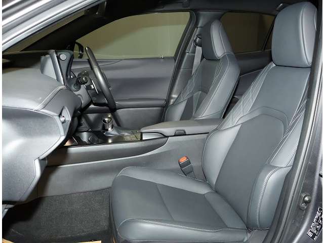 Lexus UX 8
