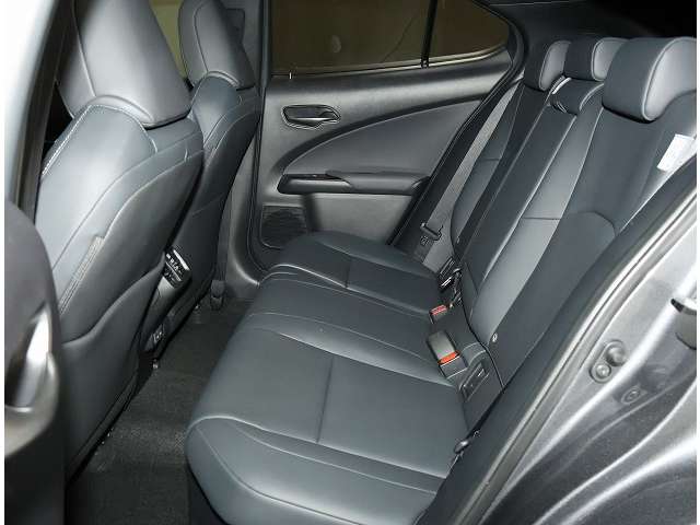 Lexus UX 9