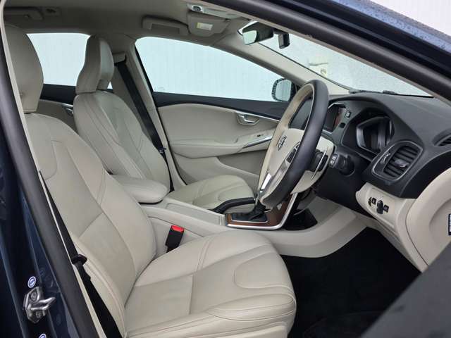 Volvo V40 Cross Country 2