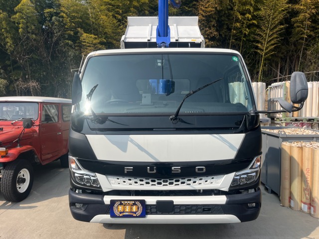 Mitsubishi Fuso Canter 4