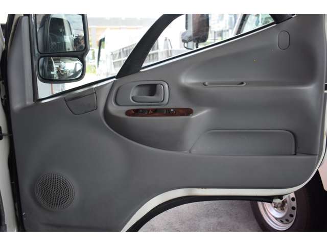 Hino Dutro 8
