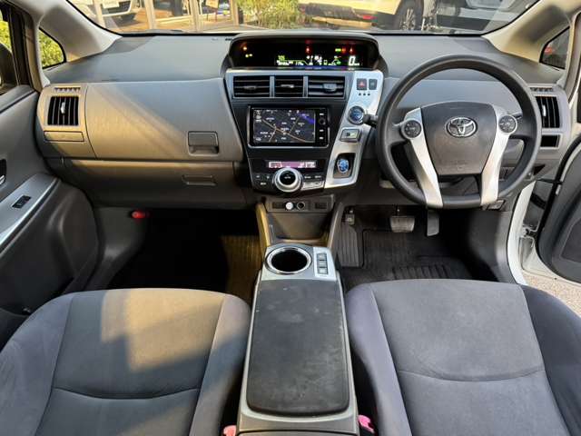 Toyota Prius α 5