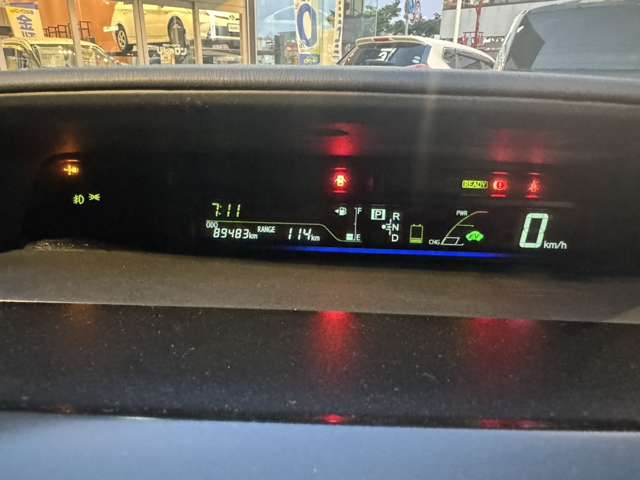 Toyota Prius α 7