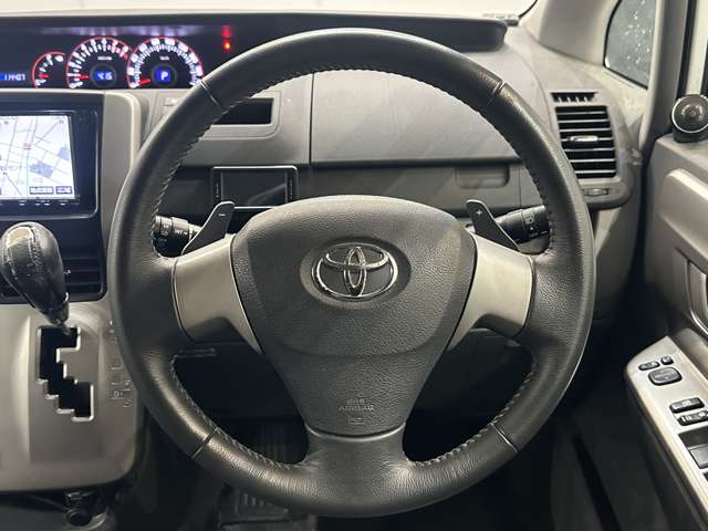 Toyota Voxy 11