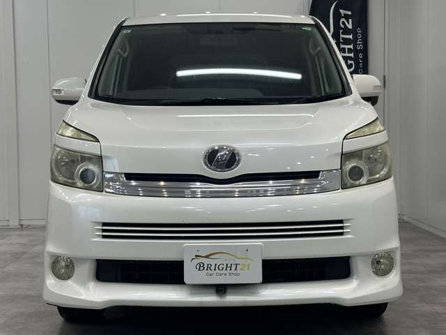 Toyota Voxy 2