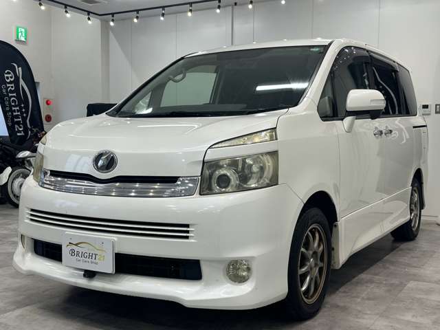 Toyota Voxy 3