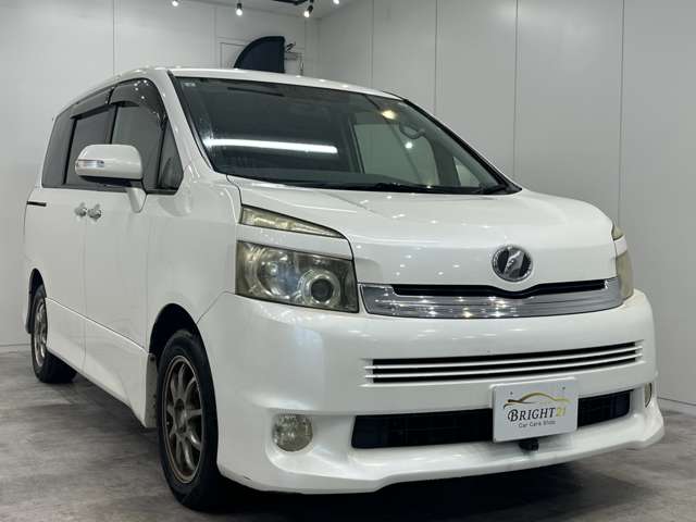Toyota Voxy 4