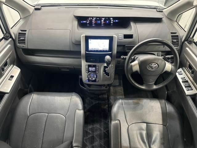 Toyota Voxy 10