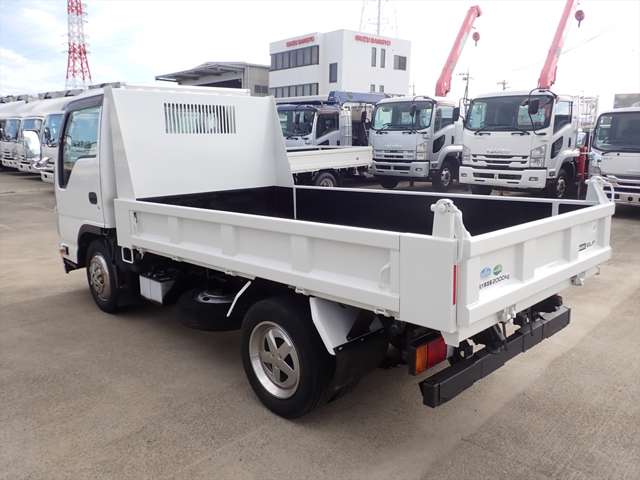 Isuzu Elf 4