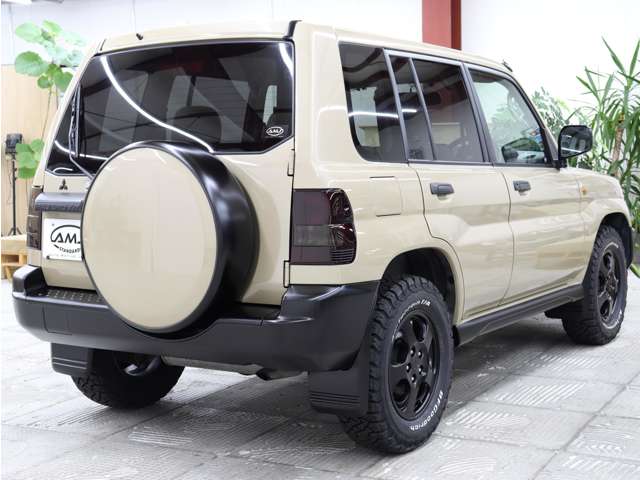 Mitsubishi Pajero iO 12