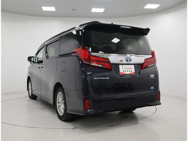 Toyota Alphard 4