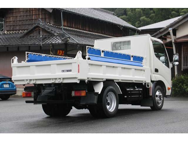 Hino Dutro 11