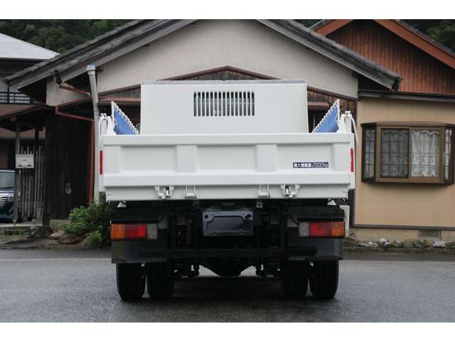 Hino Dutro 12