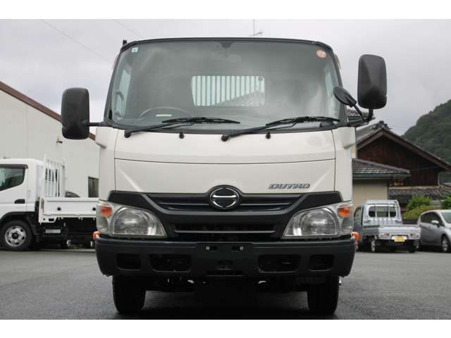 Hino Dutro 4