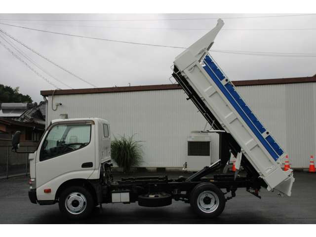 Hino Dutro 6