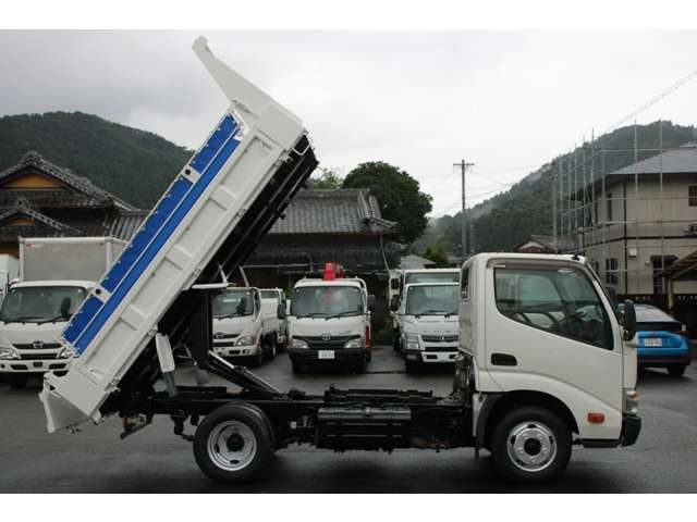 Hino Dutro 7