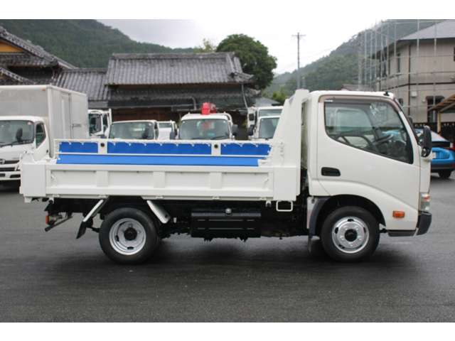 Hino Dutro 9