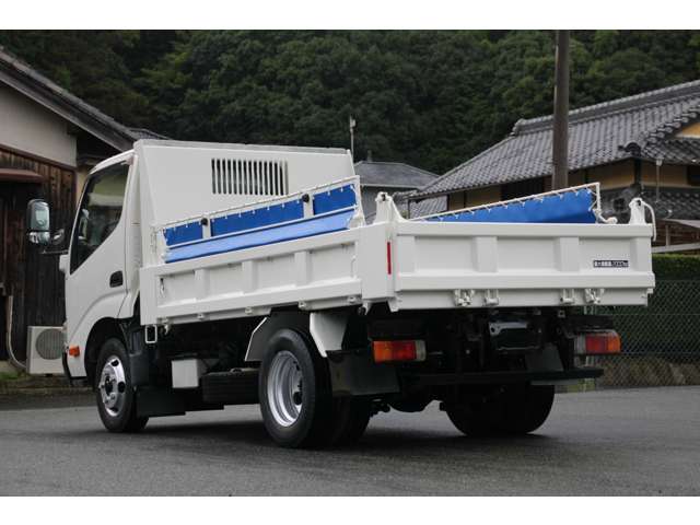 Hino Dutro 10