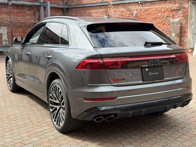 Audi SQ8 11