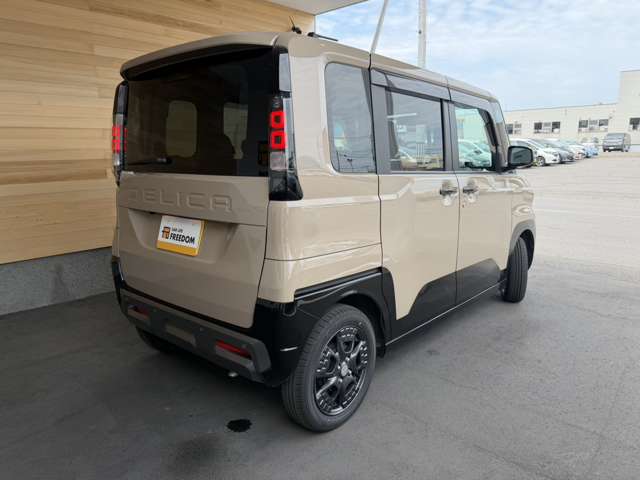 Mitsubishi Delica Mini 8