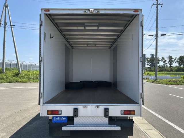 Hino Dutro 8
