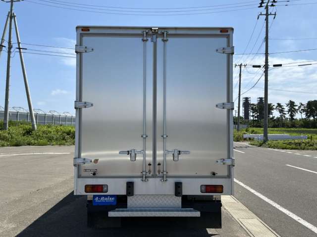 Hino Dutro 9