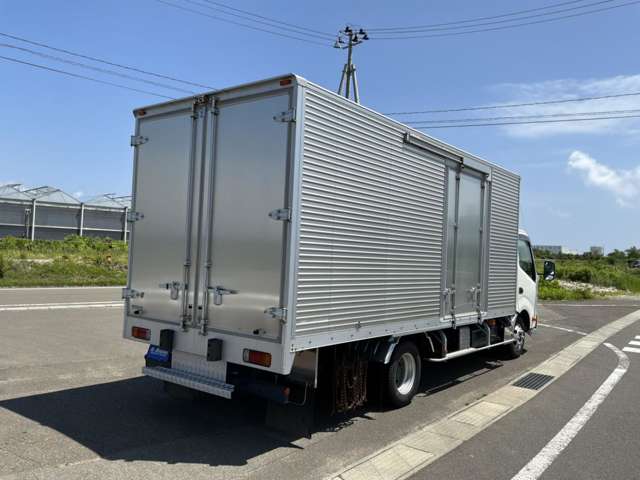 Hino Dutro 10