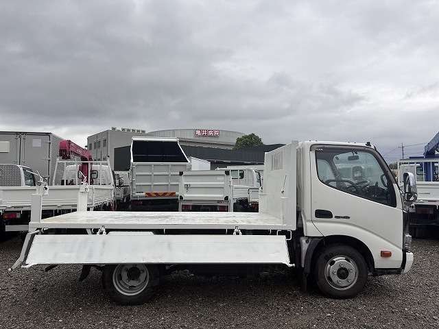 Hino Dutro 12