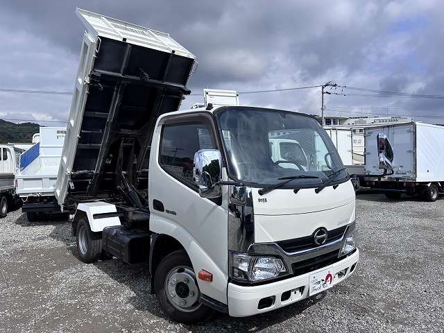 Hino Dutro 3