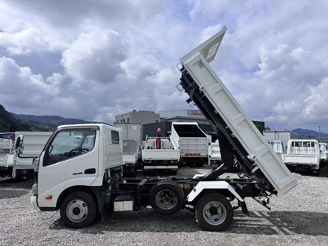 Hino Dutro 4