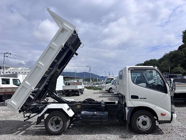 Hino Dutro 5
