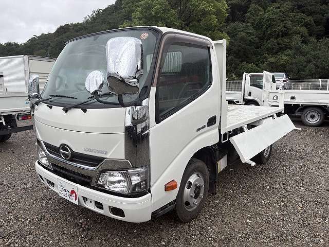 Hino Dutro 9