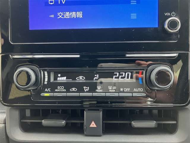 Toyota Sienta 4