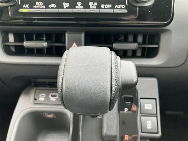 Toyota Sienta 5