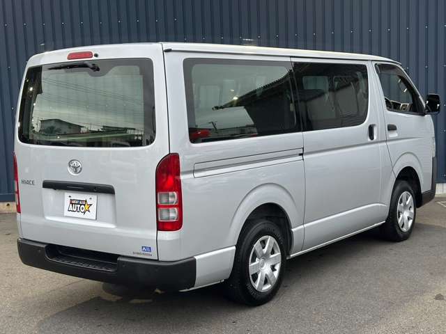 Toyota Hiace Van 11