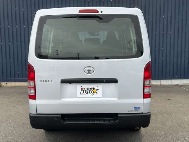 Toyota Hiace Van 12