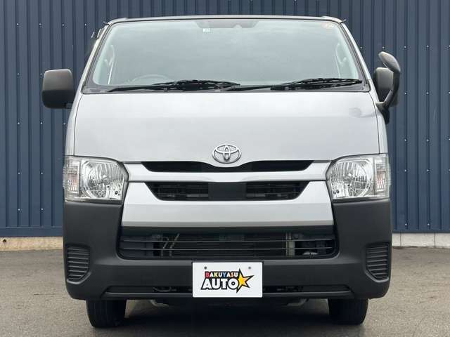 Toyota Hiace Van 5