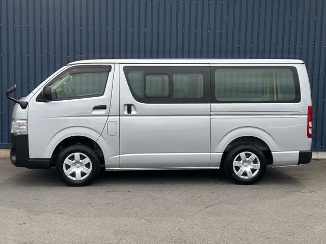 Toyota Hiace Van 6