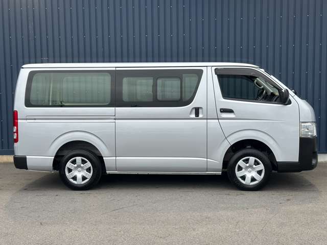 Toyota Hiace Van 7